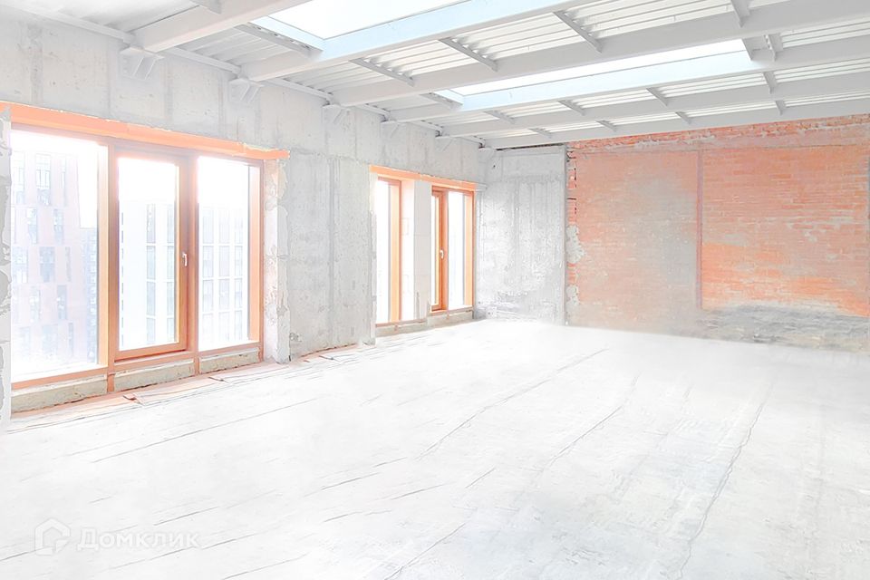 Продаётся 3-комнатная квартира, 242.97 м²
