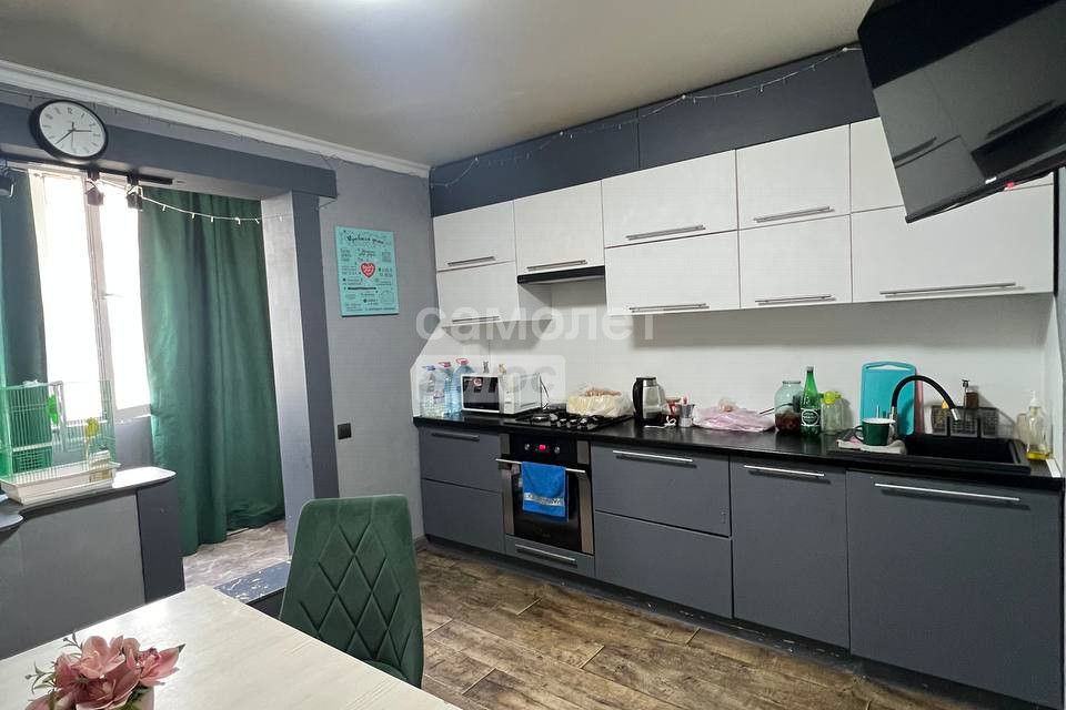 Продаётся 3-комнатная квартира, 98 м²