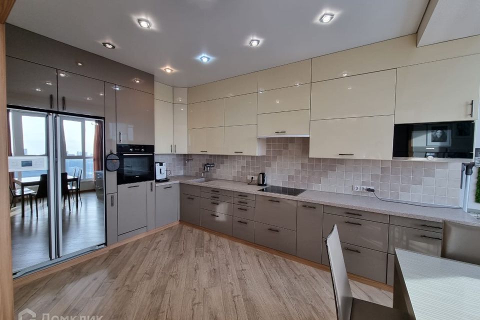 Продаётся 4-комнатная квартира, 120 м²