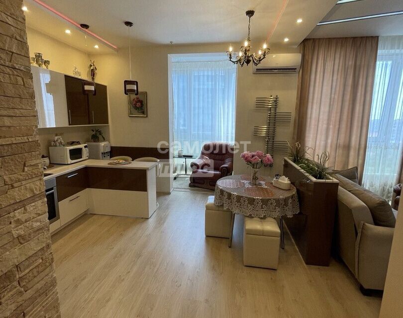 Продаётся 1-комнатная квартира, 56 м²