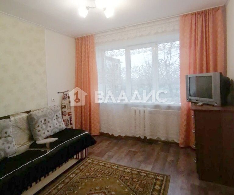 Продаётся комната в 8-комн. квартире, 80 м²