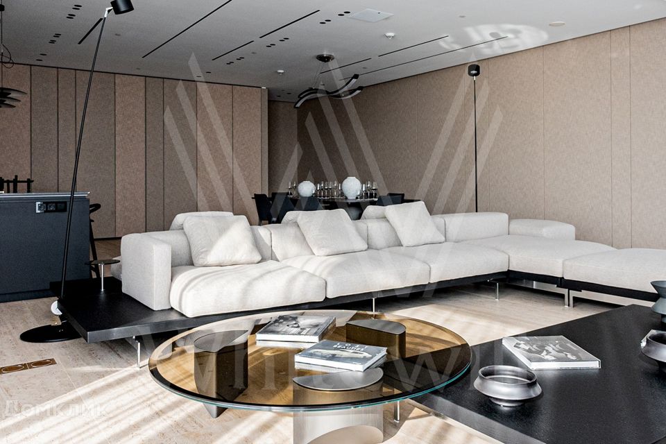 Продаётся 3-комнатная квартира, 210 м²
