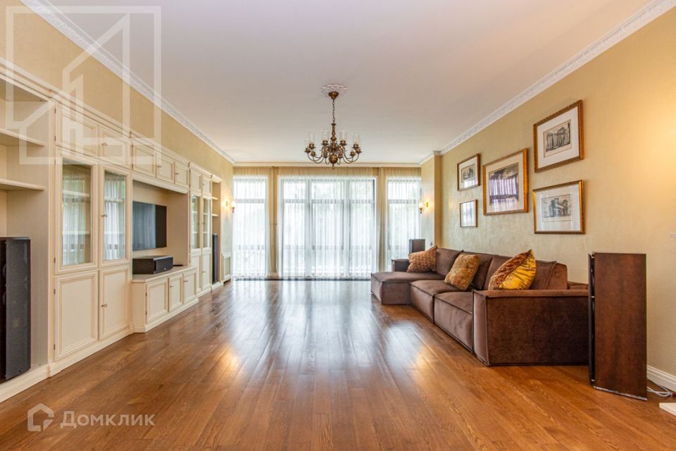 Сдаётся 3-комнатная квартира, 138 м²