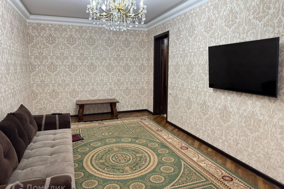 Сдаётся 2-комнатная квартира, 81 м²