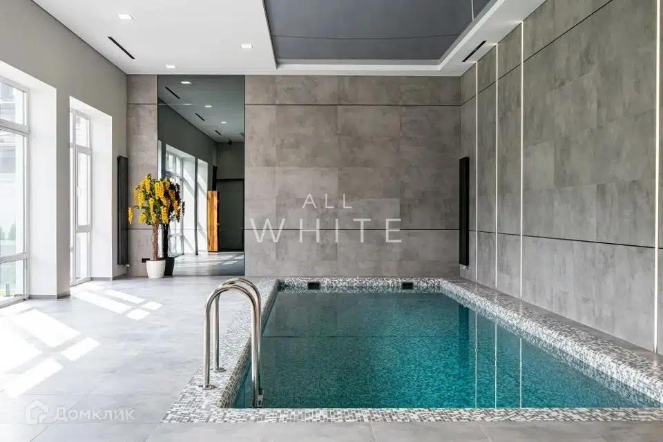 Продаётся 3-этажный дом, 600 м²