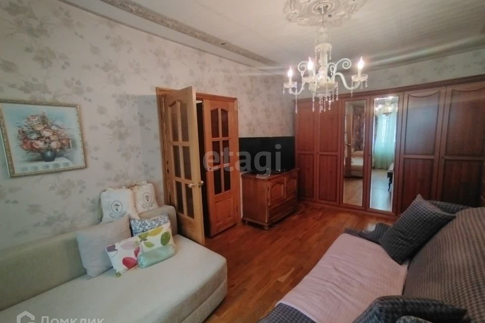 Продаётся 1-комнатная квартира, 42 м²
