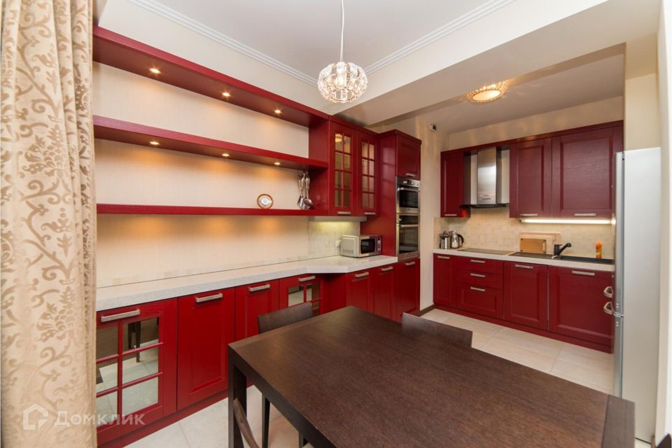Продаётся 3-комнатная квартира, 110 м²