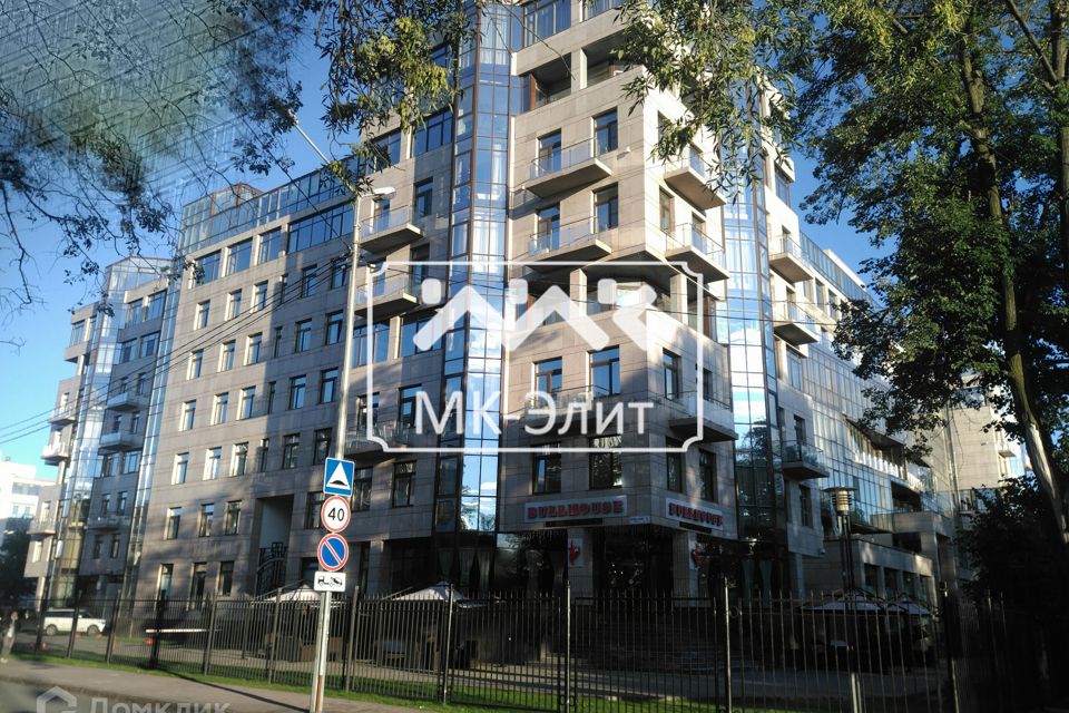 Продаётся 3-комнатная квартира, 172 м²