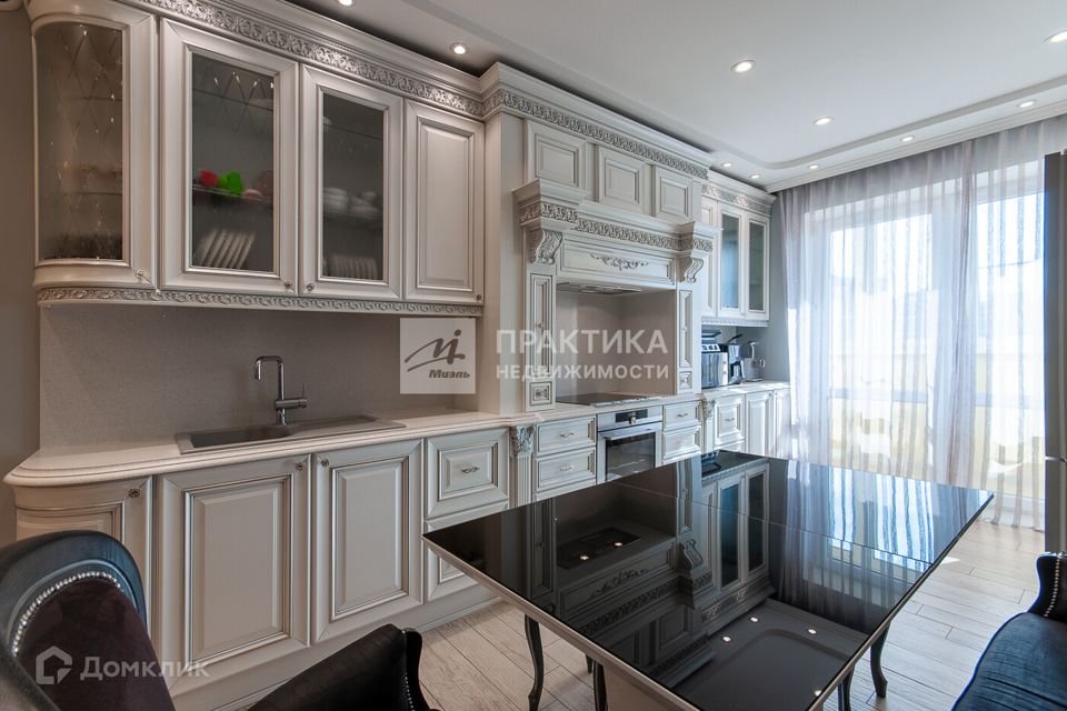 Продаётся 4-комнатная квартира, 111 м²