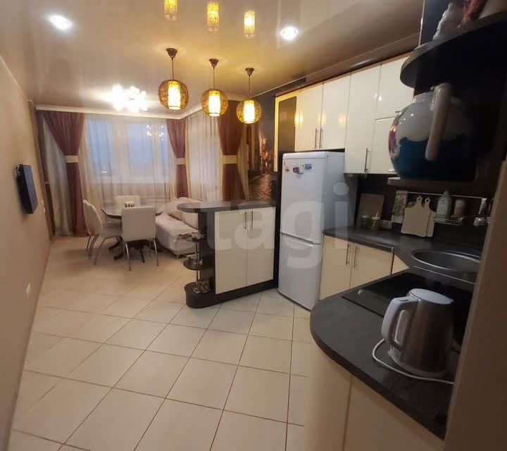 Продаётся 2-комнатная квартира, 82.2 м²