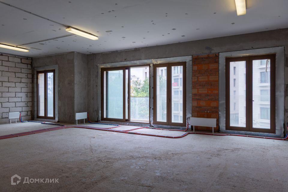 Продаётся 5-комнатная квартира, 236 м²