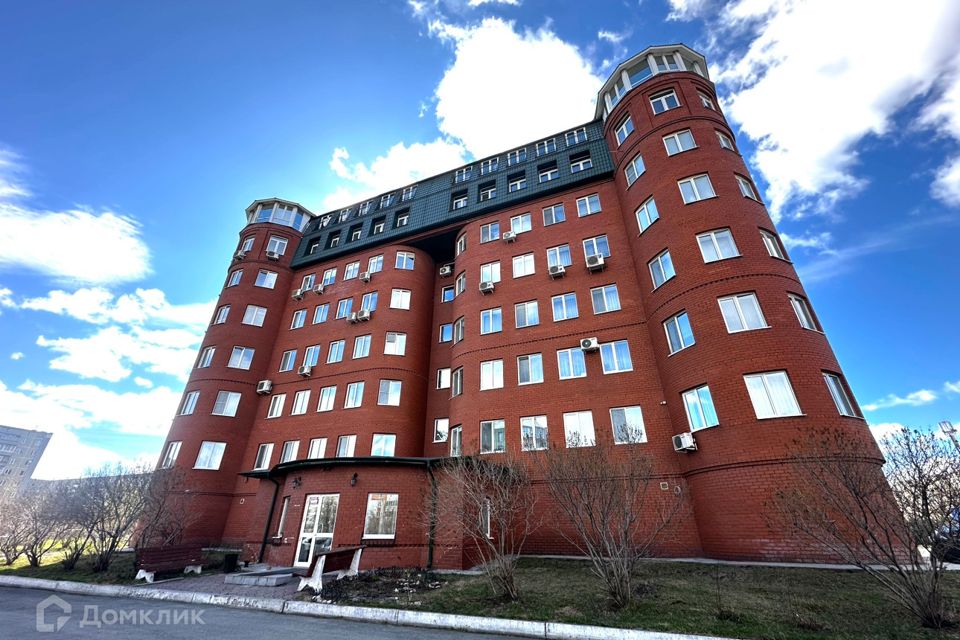 Продаётся 4-комнатная квартира, 175 м²