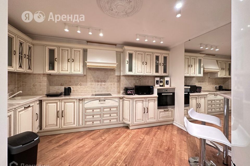 Сдаётся 5-комнатная квартира, 355 м²