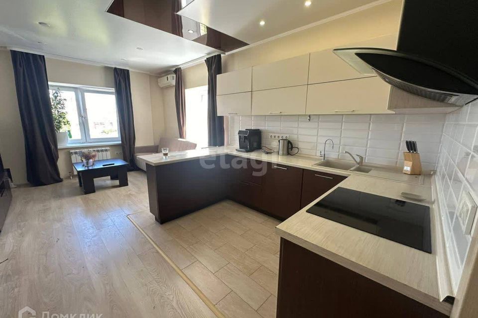 Продаётся 1-комнатная квартира, 60.8 м²