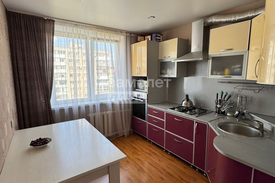 Продаётся 4-комнатная квартира, 69.9 м²