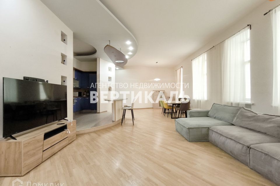 Сдаётся 4-комнатная квартира, 176 м²