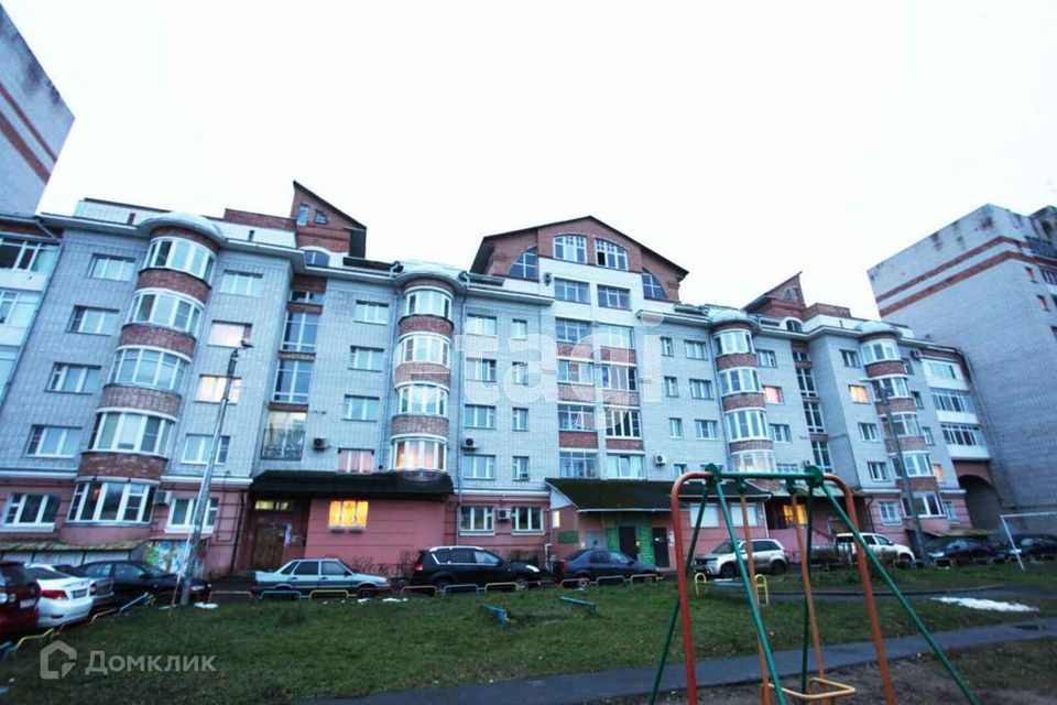 Продаётся 4-комнатная квартира, 139.5 м²