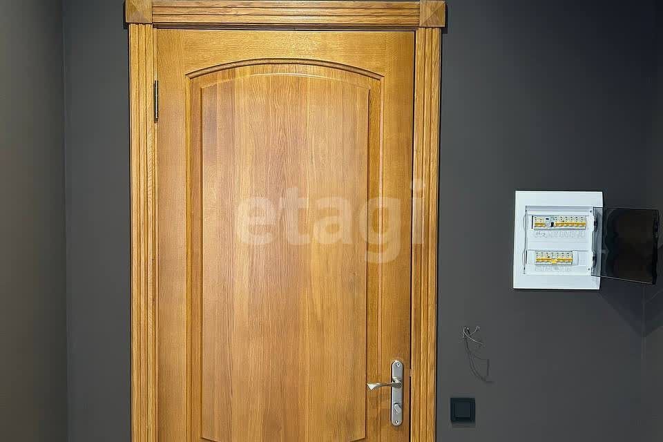 Продаётся 3-комнатная квартира, 130.7 м²