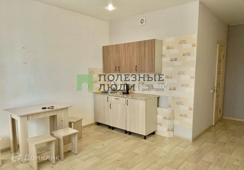 Продаётся 1-комнатная квартира, 42 м²