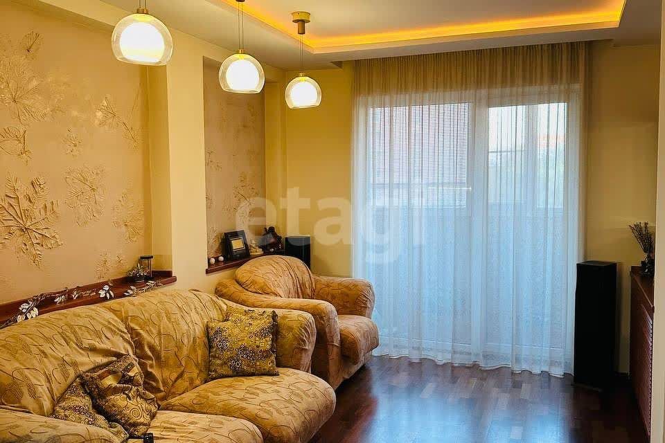 Продаётся 4-комнатная квартира, 110 м²