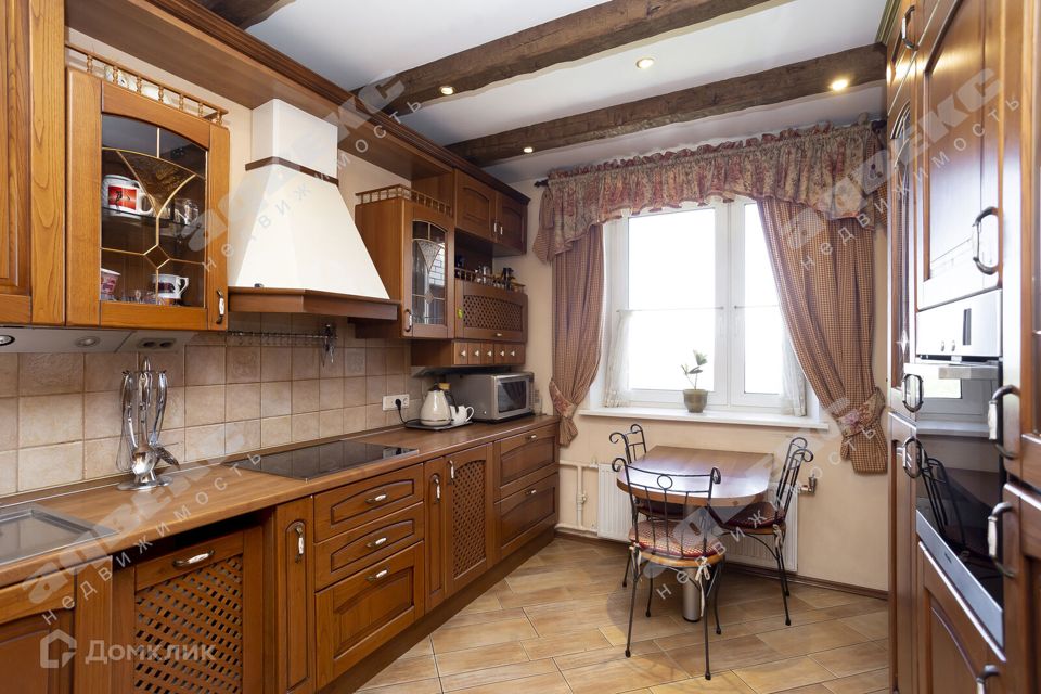 Продаётся 7-комнатная квартира, 300.2 м²