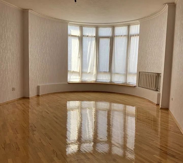 Продаётся 3-комнатная квартира, 130 м²