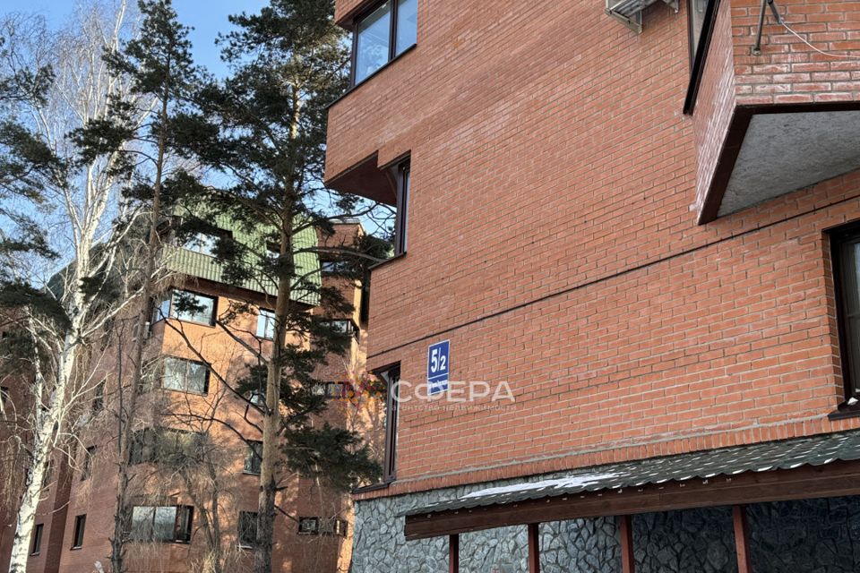 Продаётся 4-комнатная квартира, 122 м²