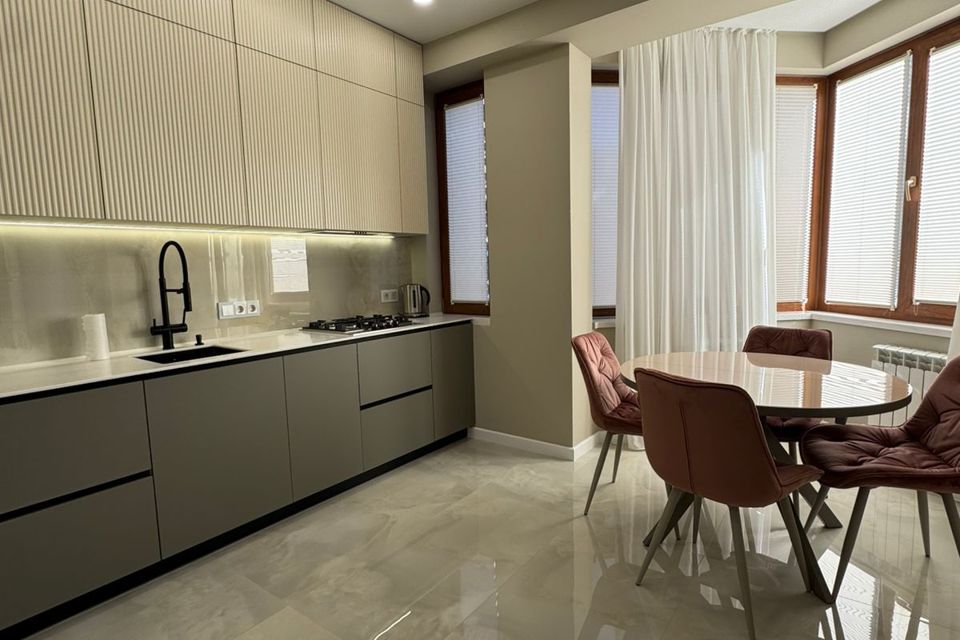 Продаётся 3-комнатная квартира, 100 м²
