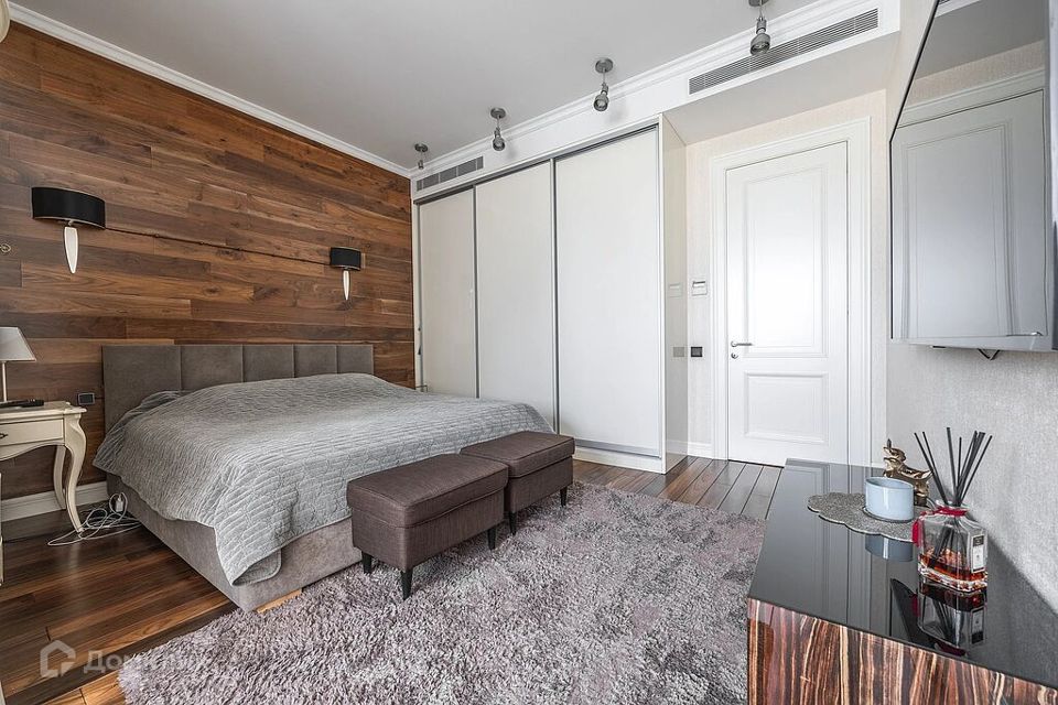 Продаётся 5-комнатная квартира, 197 м²