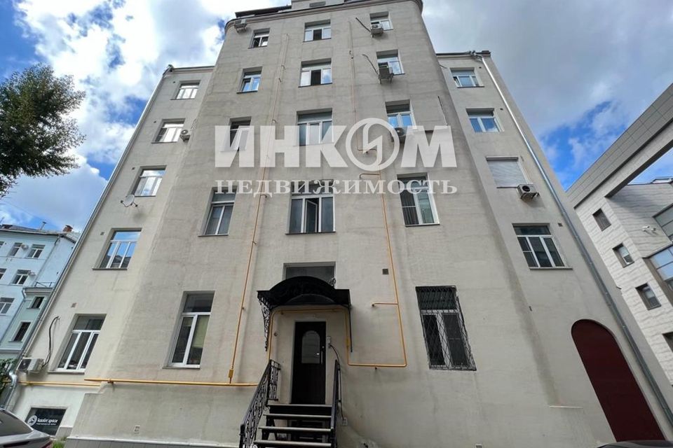 Продаётся 4-комнатная квартира, 132 м²