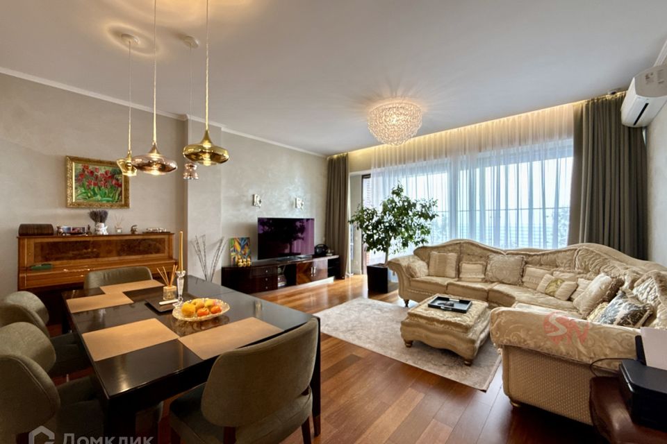 Продаётся 3-комнатная квартира, 141.4 м²