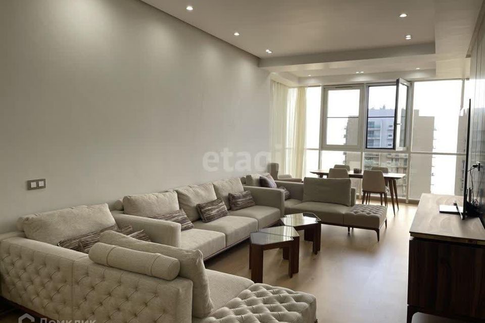 Продаётся 2-комнатная квартира, 114 м²