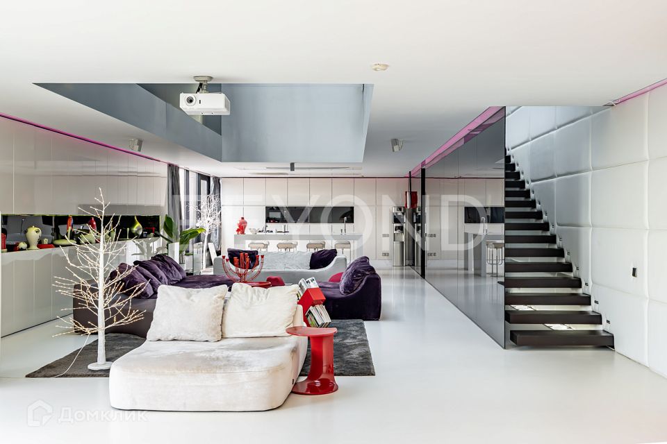 Продаётся 3-комнатная квартира, 236.1 м²
