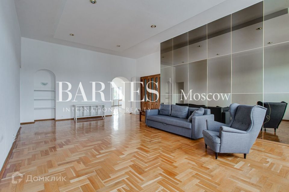 Сдаётся 6-комнатная квартира, 235 м²