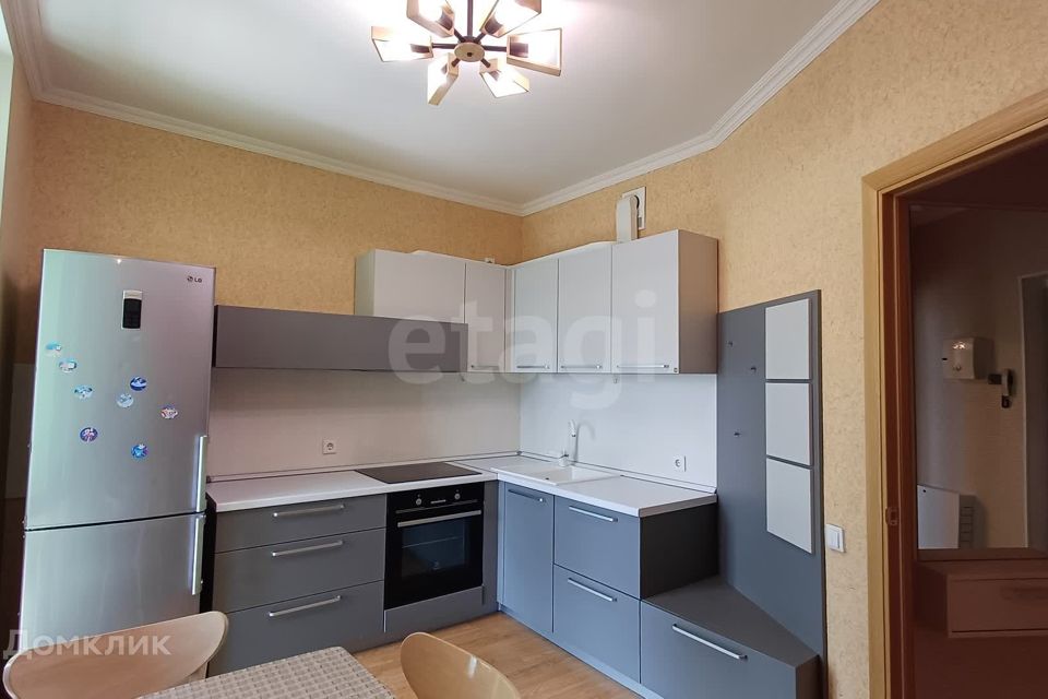 Продаётся 1-комнатная квартира, 42.4 м²