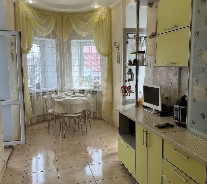 Продаётся 2-комнатная квартира, 90 м²