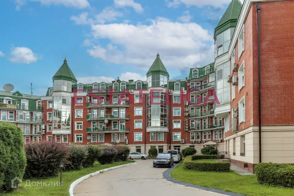 Продаётся 4-комнатная квартира, 225.3 м²