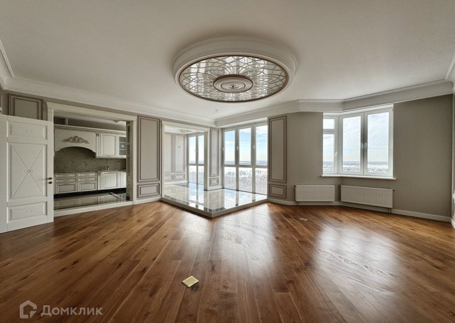 Продаётся 6-комнатная квартира, 215 м²