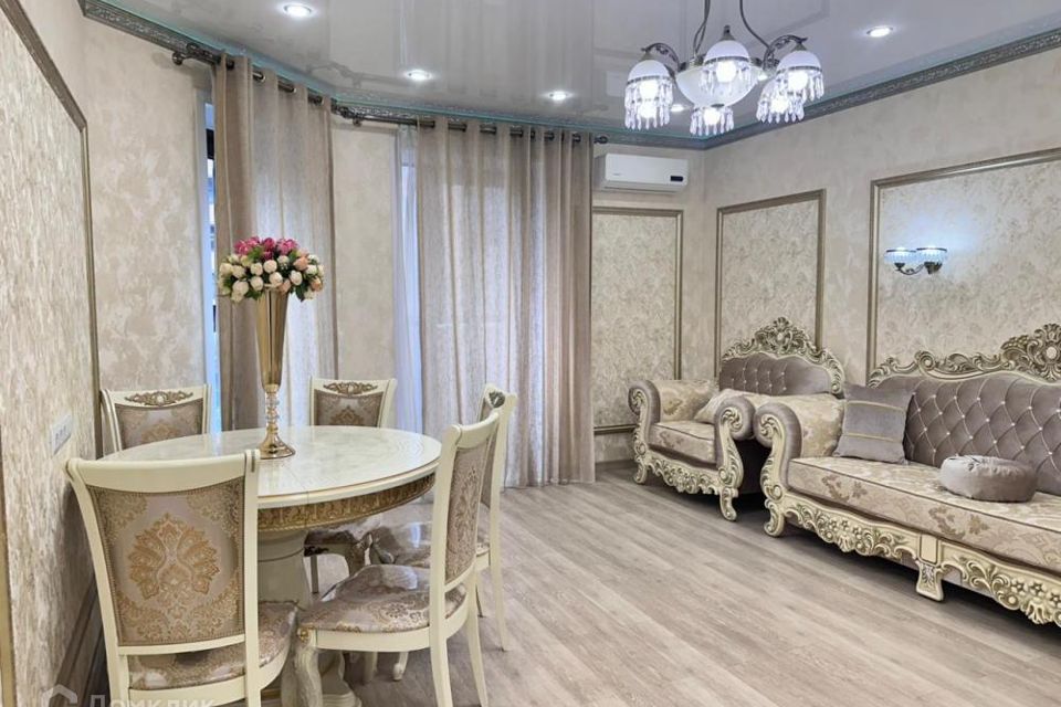Продаётся 4-комнатная квартира, 125 м²