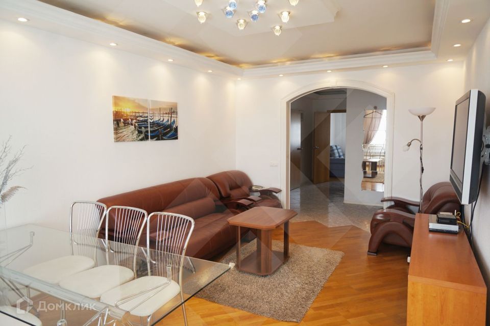 Сдаётся 4-комнатная квартира, 120 м²