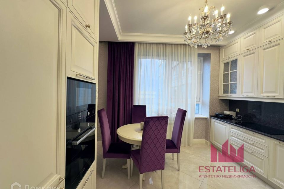 Продаётся 4-комнатная квартира, 120 м²