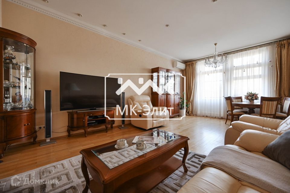 Продаётся 3-комнатная квартира, 122.2 м²