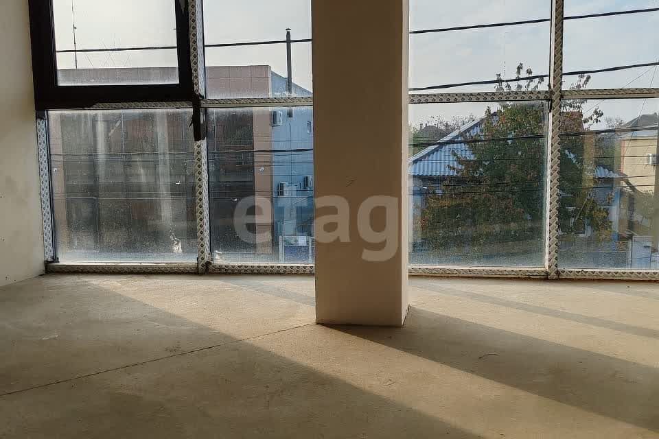 Продаётся 1-комнатная квартира, 82.4 м²
