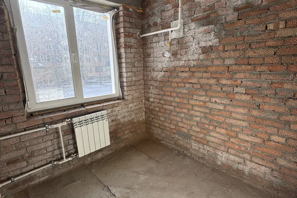 Продаётся 4-комнатная квартира, 60.5 м²