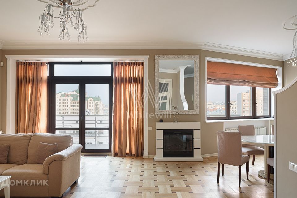 Сдаётся 4-комнатная квартира, 200 м²