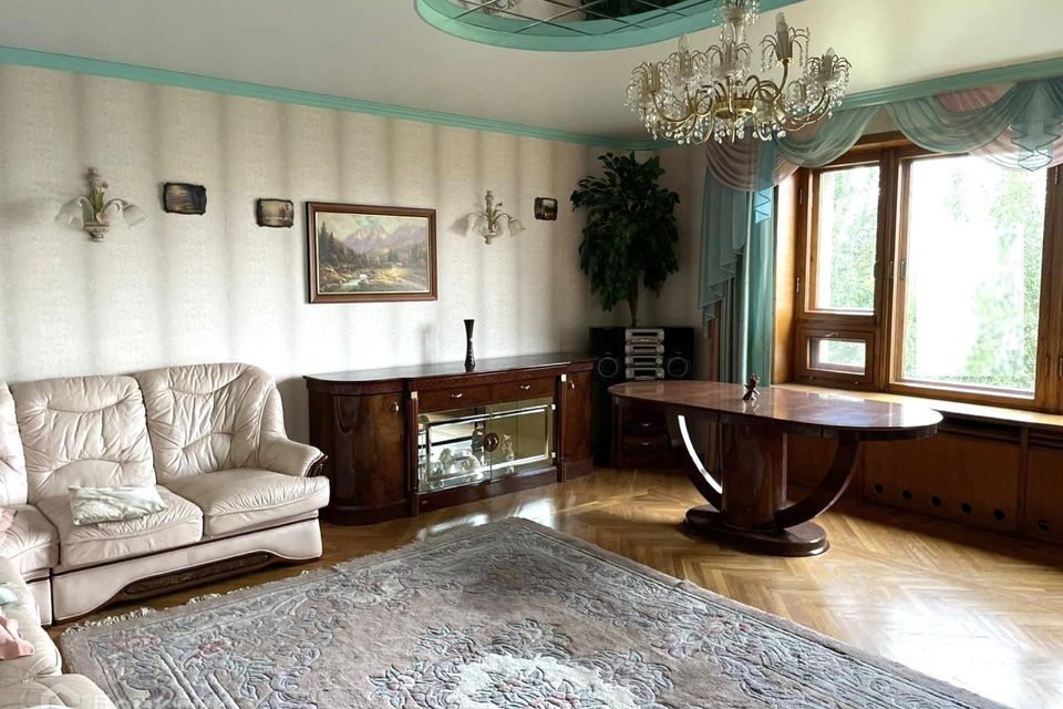 Продаётся 3-комнатная квартира, 124 м²