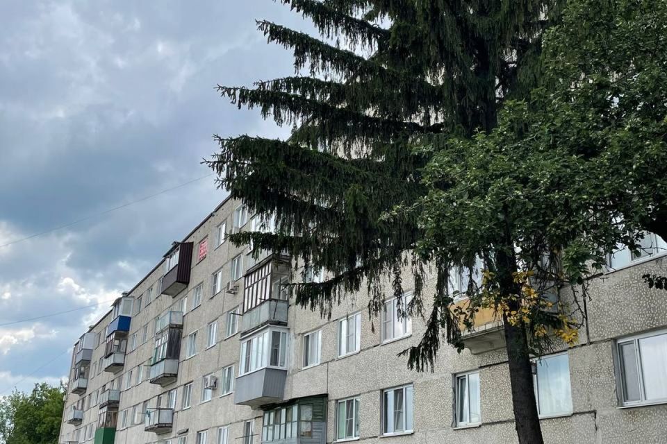 Продаётся 4-комнатная квартира, 58.4 м²