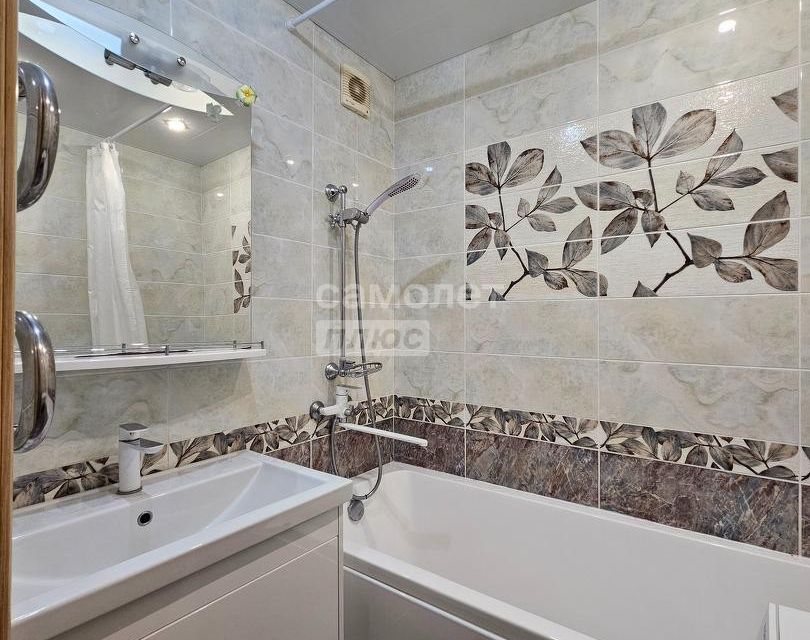 Продаётся 4-комнатная квартира, 110.2 м²