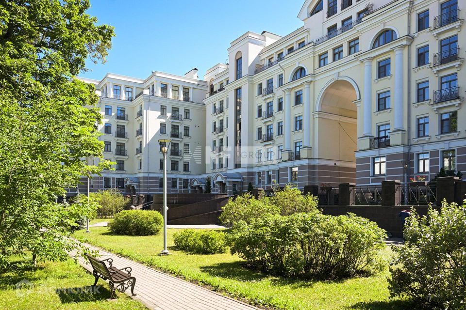 Продаётся 4-комнатная квартира, 145.1 м²