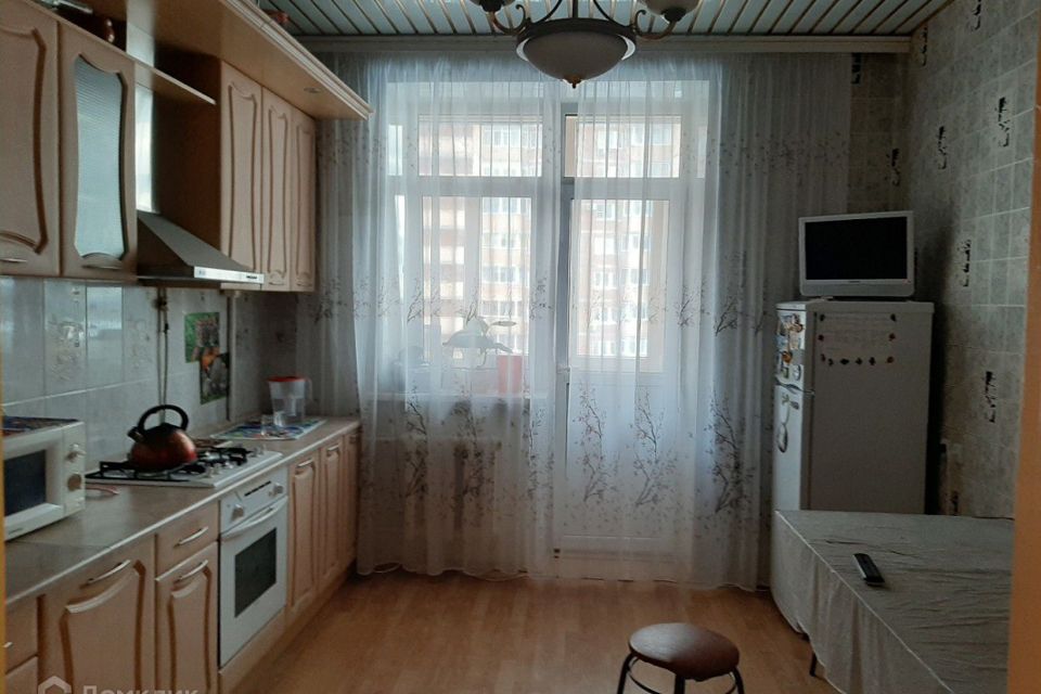 Продаётся 1-комнатная квартира, 72 м²
